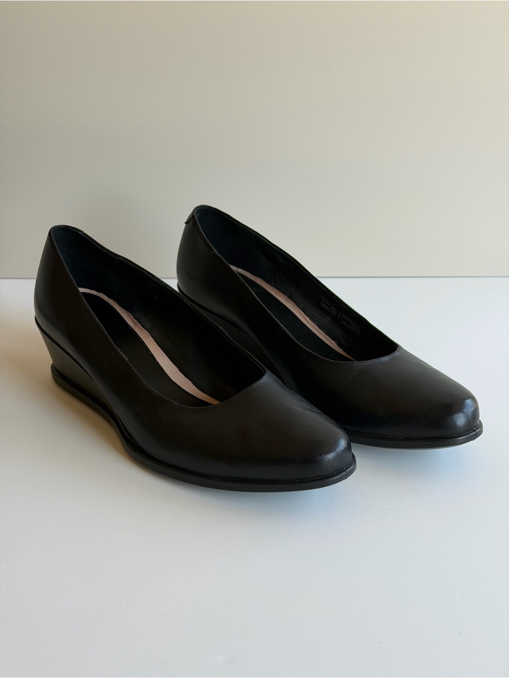 Ecco Shape 45 Wedge Black Leather Pumps Size 7